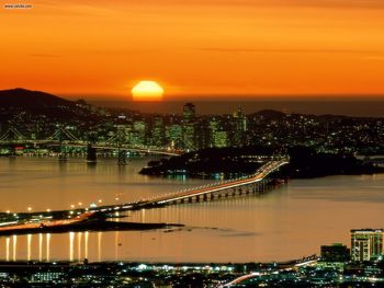 The Setting Sun Over San Francisco, California screenshot