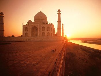 The Taj Mahal at Sunset India screenshot