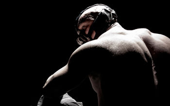 Tom Hardy as Bane in DARK KNIGHT RISES screenshot