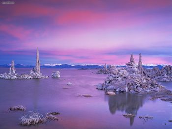 Twilight Over South Tufa Grove Mono Lake California screenshot