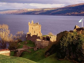 Urquhart Castle, Loch Ness, Scotland screenshot