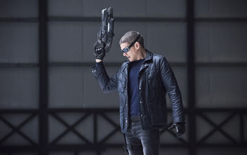 Wentworth Miller Captain Cold Legends of Tomorrow screenshot