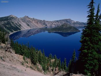 Wizard Island Crater Lake Oregon screenshot