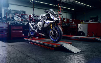 Yamaha YZF R1M 2015 screenshot