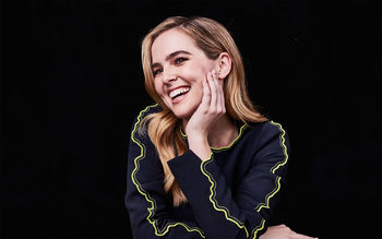 Zoey Deutch 5K screenshot